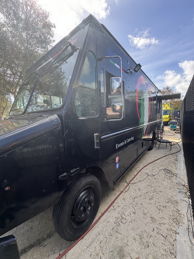 Passenger Side Pizza Truck