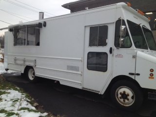 Woof Fired Pizza Truck exterior