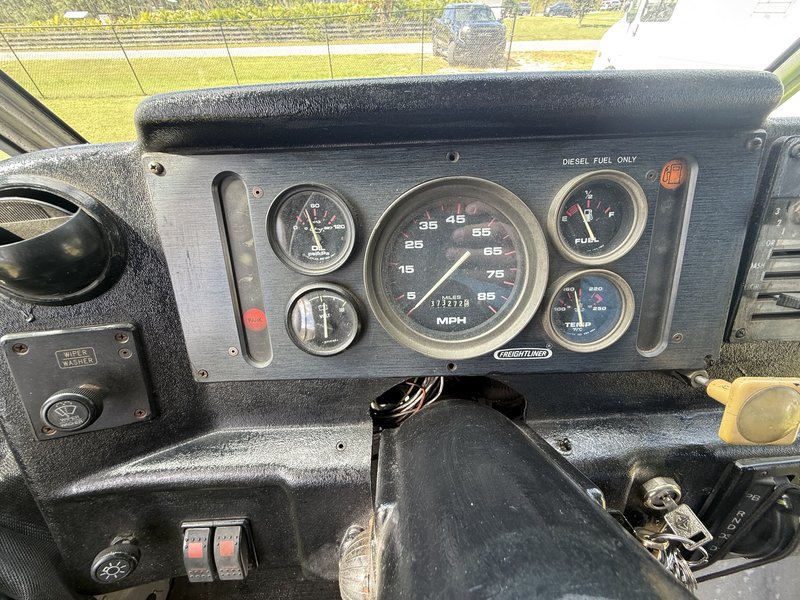1998 Freightliner dashboard showing 373,272 miles